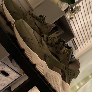 Olive Green Huaraches w. Khaki sole